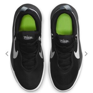 New Team Hustle D 10 (GS) Nike Shoes